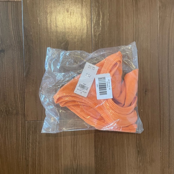 Hollister NWT orange ribbed tank - Picture 2 of 2